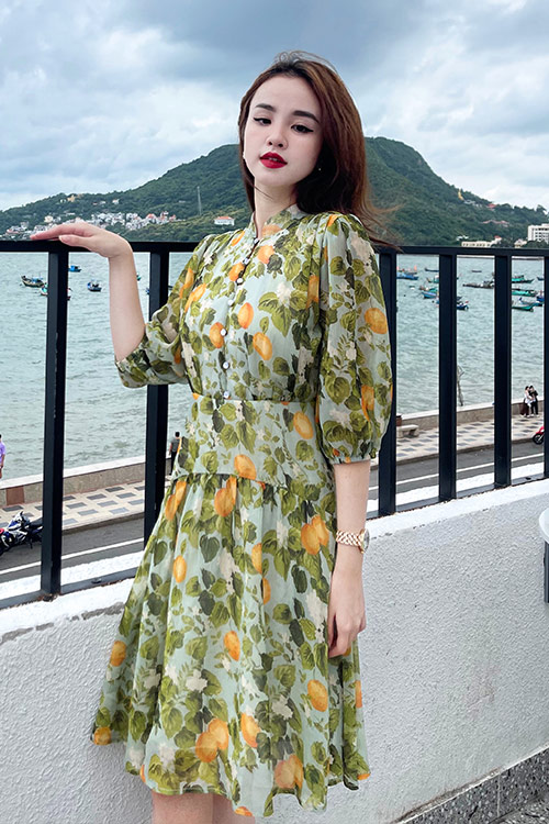 Đầm xòe nhấn eo họa tiết quả chanh